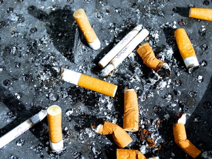 Bild von 7 Möglichkeiten, wie Zigarettenmüll die Umwelt stark beeinträchtigen kann